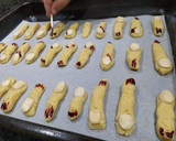 Foto del paso 2 de la receta: Deditos de bruja (Halloween)