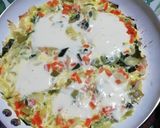 Foto del paso 3 de la receta: Explosión de verduras: frittata con ensalada 🥕🥒🥬🥚🧀