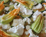 Foto del paso 6 de la receta: Frittata de espárragos trigueros y calabacín con sus flores
