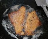 A picture of step 3 of Fried Egg Bread.