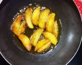 A picture of step 2 of Aloo Bhindi Fry.