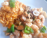 Foto del paso 6 de la receta: Mariscos salteados con morrón y arroz sabroso. #delantaldorado