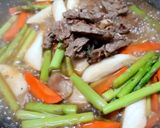 Hình bước làm 2 của món Măng tây xào bò