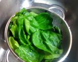 Foto del paso 4 de la receta: Pizza chica de espinacas crudas c/base de maíz