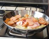 Hình bước làm 3 của món Trứng địa ngục (egg in hell)