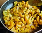 A picture of step 3 of Aloo gobhi.