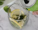 A picture of step 3 of Kiwi mojito.