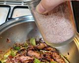 Foto langkah ke 3 dari resep Cumi asin tumis tomat ijo kecombrang.