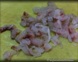 Foto del passaggio 3 della ricetta Tartare di Branzino al Pepe Rosa e Cipolle di Breme