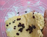 Gambar langkah 3 resipi Raisins scones.