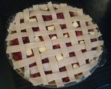 A picture of step 7 of Cherry pie.
