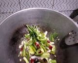 Foto langkah ke 2 dari resep Tumis Usus Ayam.