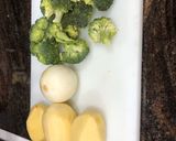 Foto del paso 1 de la receta: Brócoli con patatas y cebolla hervido y aliñado con Vidalim
