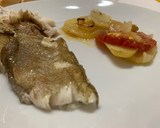 Foto del paso 3 de la receta: Gallo al horno con patatas, tomate y cebolla asados