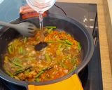 Foto del paso 2 de la receta: Guiso de espárragos con pellas