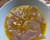 Foto del passaggio 2 della ricetta Bocconcini di pollo con corn flakes