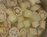 A picture of step 2 of Chatpati beh (lotus roots).