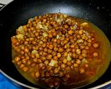 A picture of step 5 of Chana Masala.