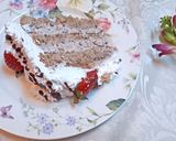 Pas rețetă Tort 8 Martie, cu nucă, stracciatella, frișcă și căpșuni 7 fotografie