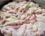รูปขั้นตอนการทำที่ 1 ของ หนังไก่ทอดกรอบ สูตรน้ำมันไม่กระเด็น