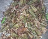 صورة لخطوة 1 من وصفة طاجن باميه باللحمه 😋😋😋