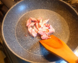 Foto del paso 4 de la receta: Calabacitas keto con tocino preparadas en microondas