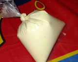 Foto langkah ke 2 dari resep Bolu Kukus Santan Bermotif.