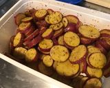 Une image de l'étape 5 de Pommes de terre roseval rôties aux épices, ail, échalotes et origan.