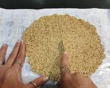 A picture of step 4 of Til Papdi Til Gud Patti Til Chikki.