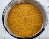 Foto del passaggio 2 della ricetta Cheesecake al basilico, limone e miele con yogurt, pinoli e morette di rovo