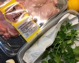 Foto del paso 1 de la receta Contramuslos de pollo con jugo de limón y cilantro fresco