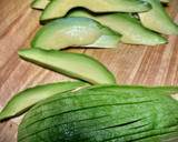 Foto del paso 1 de la receta: Timbal de aguacate con lechuga y langostinos