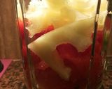 Foto del paso 7 de la receta Sandia rellena de frutas, en salsa de confituras