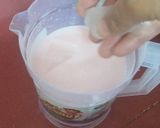 A picture of step 2 of Rose milk shake.