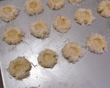 Foto langkah ke 4 dari resep Strawberry Thumbprint Cookies (Resep cc Tintin Rayner).