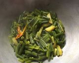 A picture of step 4 of Onion Flower Stalks dry Curry.