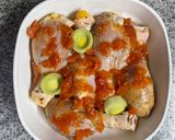 Foto del paso 4 de la receta: Muslos de pollo al horno