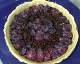 Une image de l'étape 13 de Tarte aux prunes et raisins à l'hibiscus.
