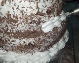 A picture of step 18 of Two tier vanilla and chocolate cake 🎂.