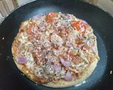 পিজা উইথ ক্রীমি ম্যাগি টপিং (pizza with creamy Maggi toping recipe in Bengali)) রেসিপি ধাপ - 5 ছবি