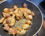 Foto del paso 2 de la receta: Ensalada de canónigos, manzana, frutos secos y pollo con mostaza y miel 😋