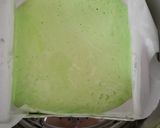Foto langkah ke 5 dari resep Pandan Steamed Roll Cake, 1 telur irit bahan.