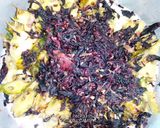 A picture of step 1 of Zobo drink.