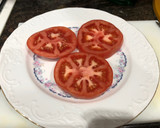 Foto del paso 1 de la receta: Láminas de tomate con espárragos atún mahonesa tortilla en Lékué y huevos de codorniz