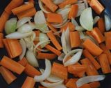 Une image de l'étape 2 de Riz crevettes chorizo et petits légumes.