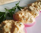 Foto del paso 3 de la receta Huevos tintados rellenos de bacalao y queso