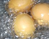 Foto langkah ke 1 dari resep Telur Rebus Krispi Saos Mentega.