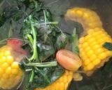 Foto langkah ke 3 dari resep Bening bayam jagung manis.