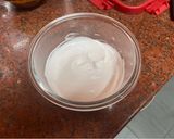 Foto del paso 1 de la receta: Postre rápido de merengue, frutillas y crema de maní