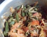 A picture of step 3 of Bhindi Pyaz.